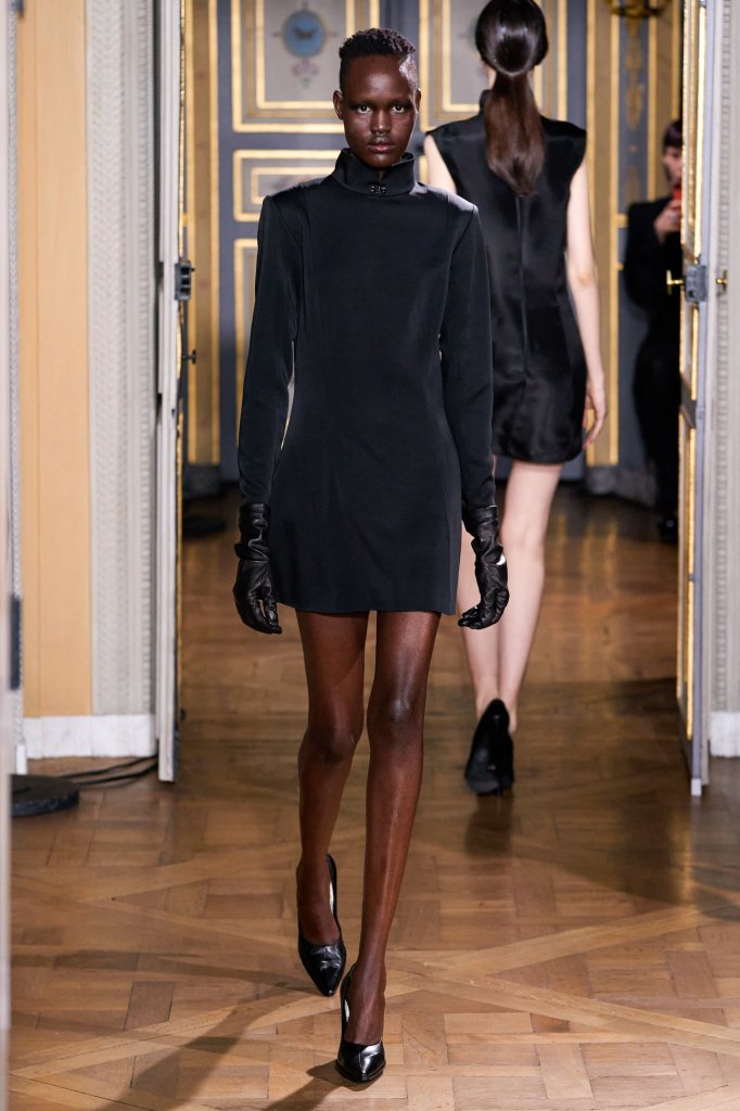 Olivier Theyskens 2020/21秋冬高级成衣秀 - Paris Fall 2020