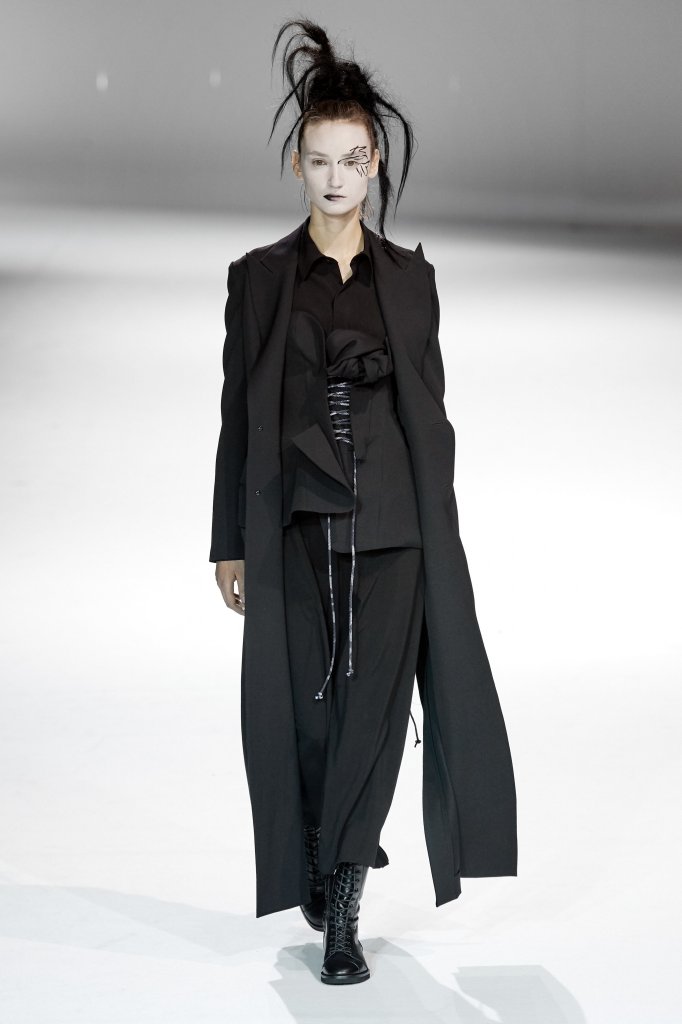 山本耀司 Yohji Yamamoto 2020/21秋冬高级成衣秀 - Paris Fall 2020