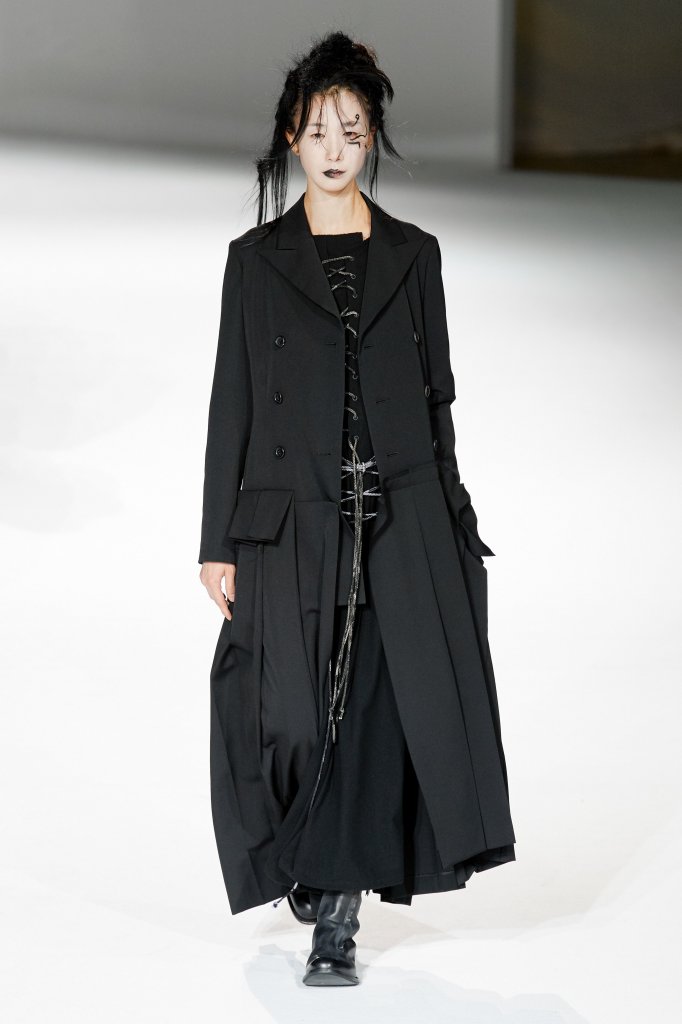 山本耀司 Yohji Yamamoto 2020/21秋冬高级成衣秀 - Paris Fall 2020