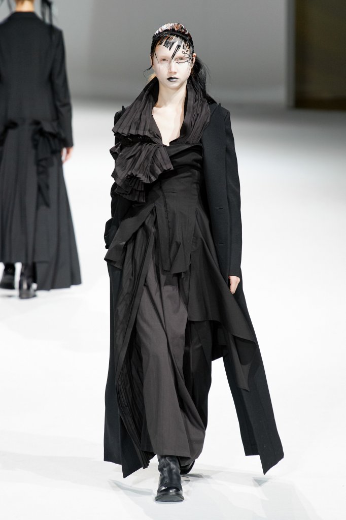 山本耀司 Yohji Yamamoto 2020/21秋冬高级成衣秀 - Paris Fall 2020