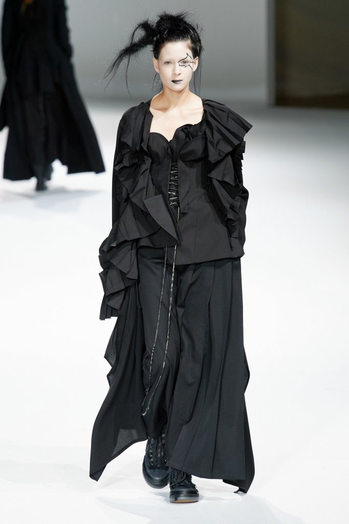 山本耀司 Yohji Yamamoto 2020/21秋冬高级成衣秀 - Paris Fall 2020