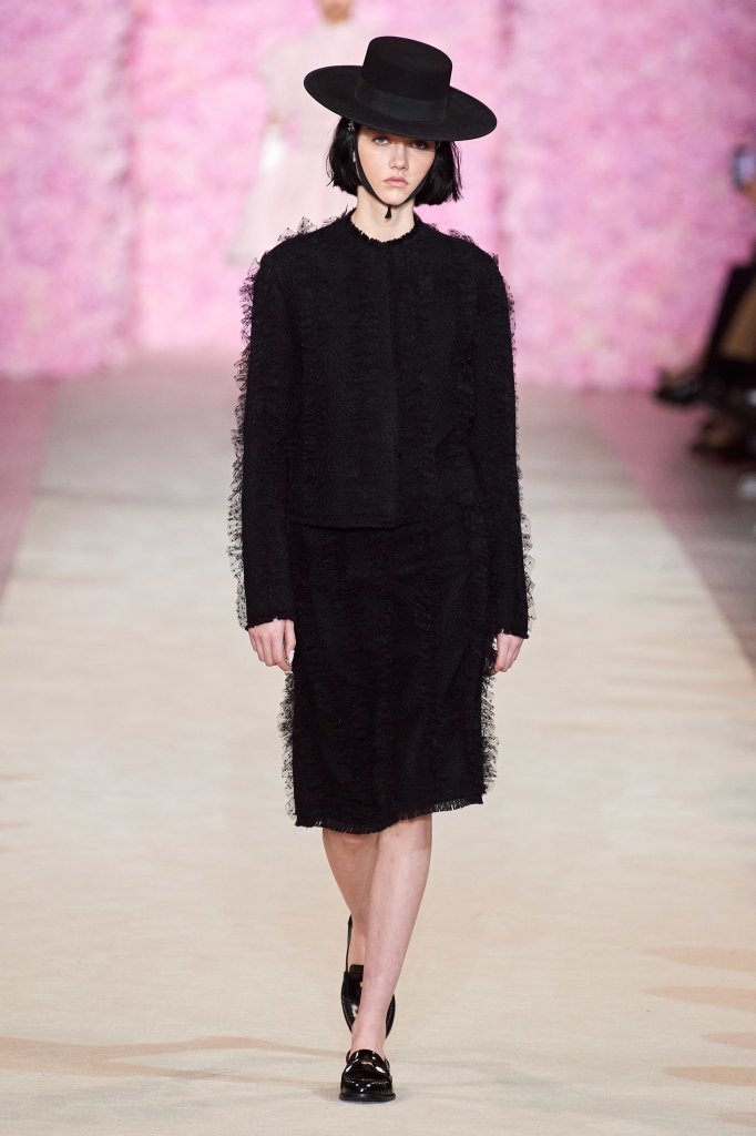 詹巴迪斯塔·瓦利 Giambattista Valli 2020/21秋冬高级成衣秀 - Paris Fall 2020