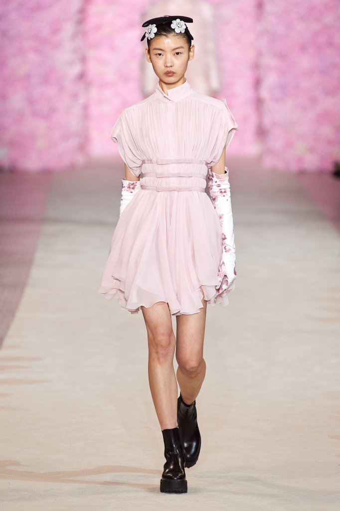 詹巴迪斯塔·瓦利 Giambattista Valli 2020/21秋冬高级成衣秀 - Paris Fall 2020