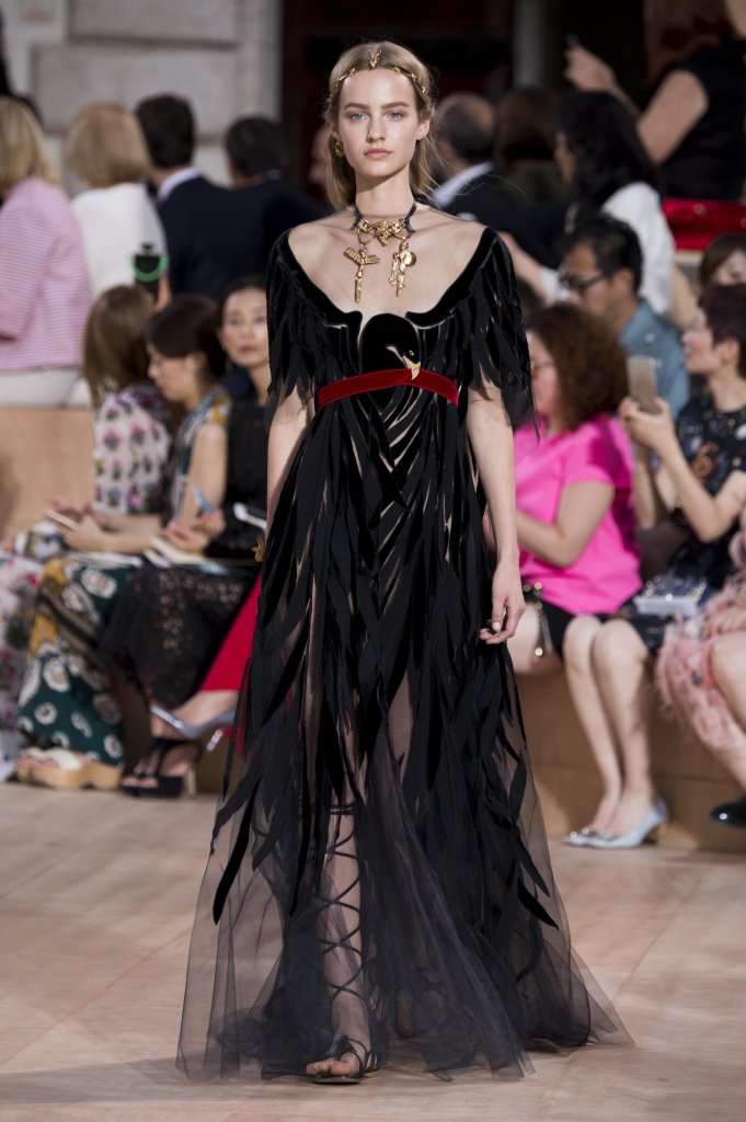 华伦天奴 Valentino 2015/16秋冬高级定制秀 - Paris Fall 2015