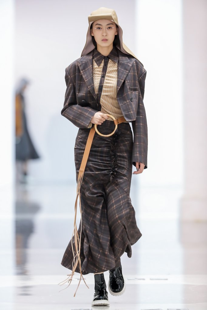 DAMOWANG · 韩磊丨fashionllaabb 2020/21秋冬高级成衣秀 - Beijing Fall 2020