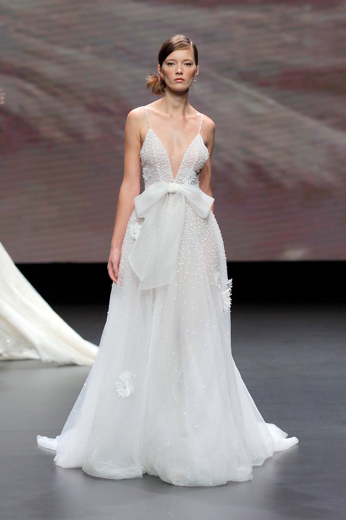 Leonie Bridal 2020/21秋冬婚纱礼服秀 - Barcelona Bridal Week