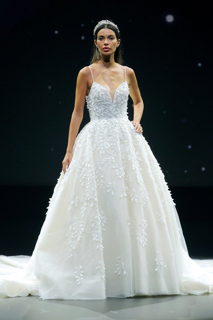 Demetrios 2020/21秋冬婚纱礼服秀 - Barcelona Bridal Week