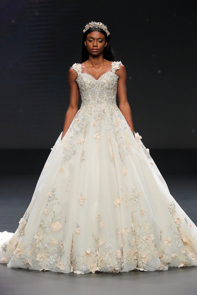 Demetrios 2020/21秋冬婚纱礼服秀 - Barcelona Bridal Week