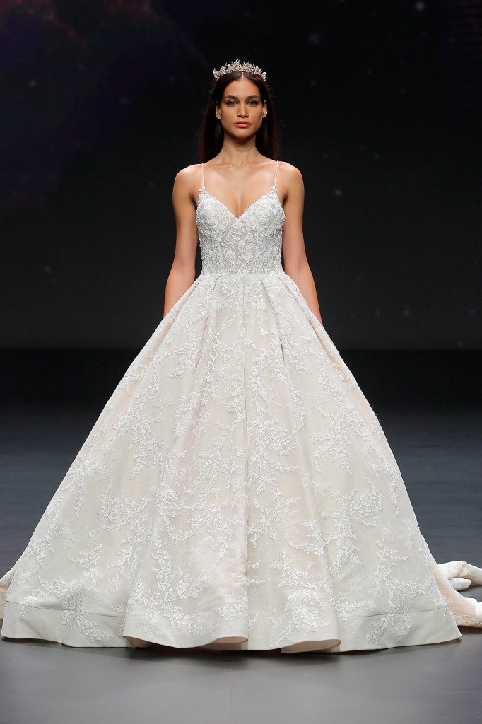 Demetrios 2020/21秋冬婚纱礼服秀 - Barcelona Bridal Week