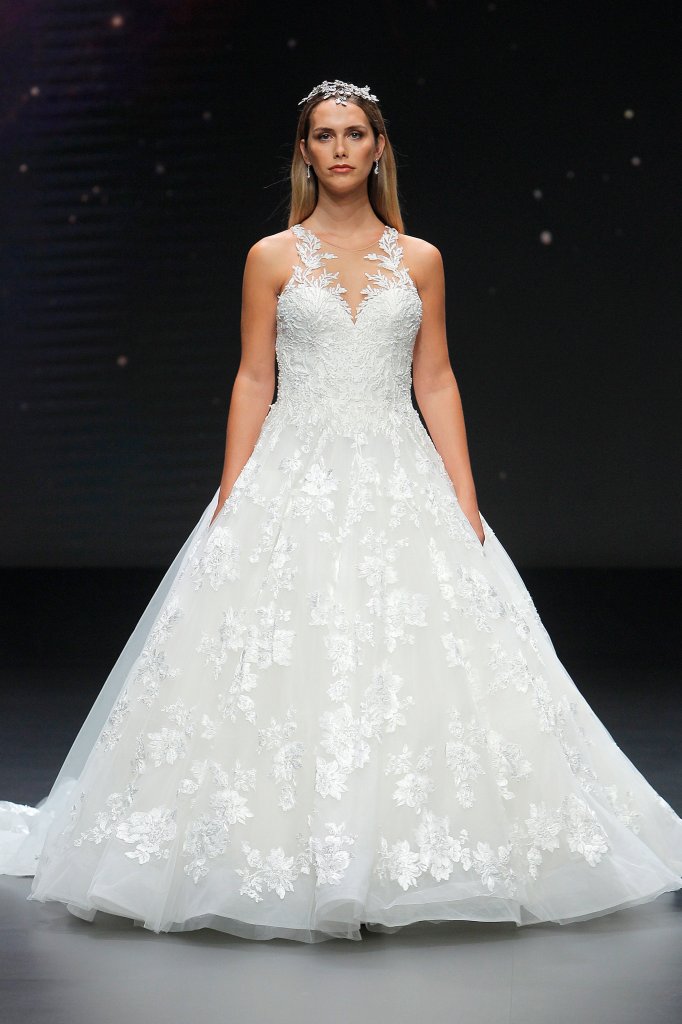 Demetrios 2020/21秋冬婚纱礼服秀 - Barcelona Bridal Week