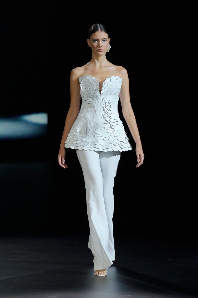 Isabel Sanchís 2020/21秋冬婚纱礼服秀 - Barcelona Bridal Week