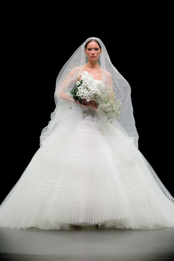 Yolan Cris 2020/21秋冬婚纱礼服秀 - Barcelona Bridal Week