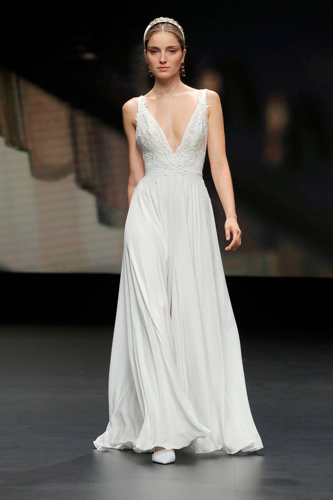 Yolan Cris 2020/21秋冬婚纱礼服秀 - Barcelona Bridal Week