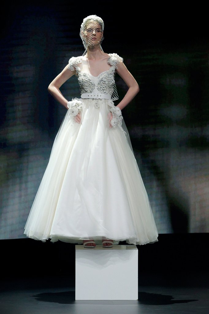 Yolan Cris 2020/21秋冬婚纱礼服秀 - Barcelona Bridal Week