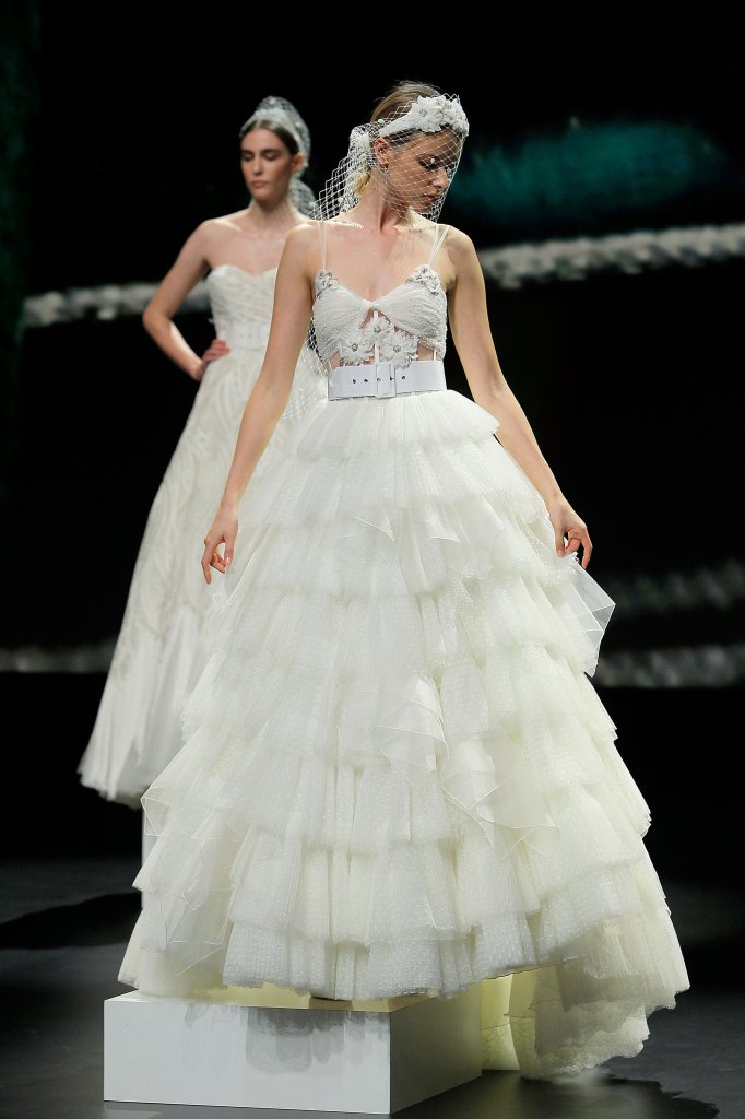 Yolan Cris 2020/21秋冬婚纱礼服秀 - Barcelona Bridal Week