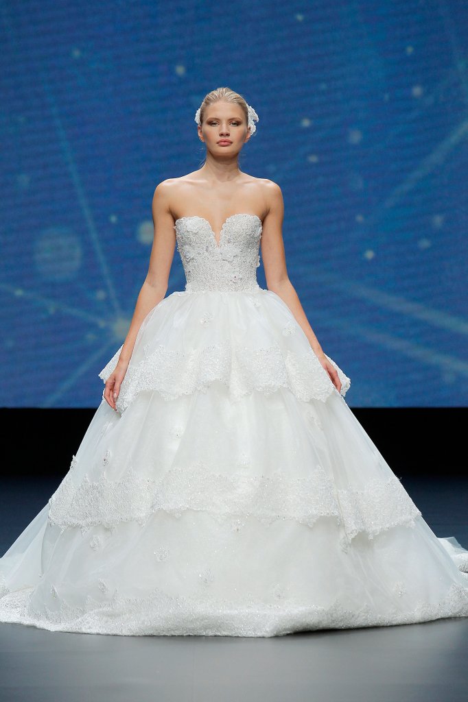 Amelia Casablanca 2020/21秋冬婚纱礼服秀 - Barcelona Bridal Week