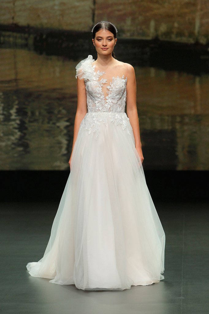 Nicole Milano 2020/21秋冬婚纱礼服秀 - Barcelona Bridal Week