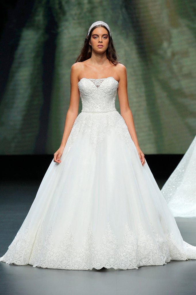 Bellantuono 2020/21秋冬婚纱礼服秀 - Barcelona Bridal Week