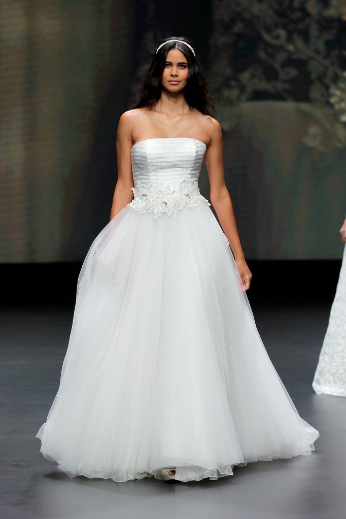 Bellantuono 2020/21秋冬婚纱礼服秀 - Barcelona Bridal Week