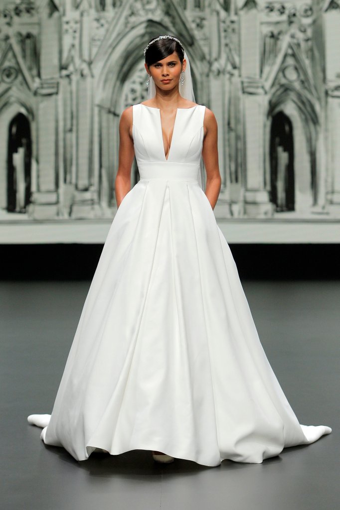 House of St Patrick 2020/21秋冬婚纱礼服秀 - Barcelona Bridal Week