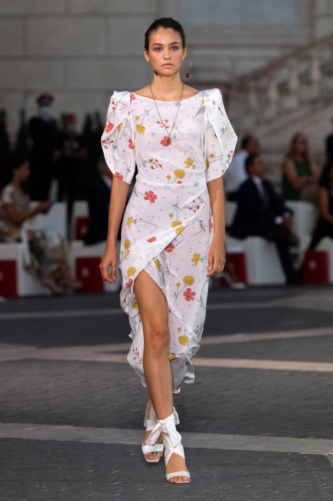 罗娜 Laura Biagiotti 2021春夏高级成衣秀 - Milan Spring 2021