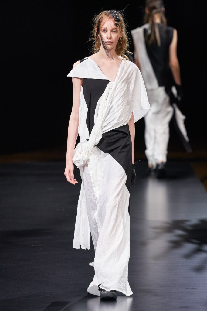 山本耀司 Yohji Yamamoto 2021春夏高级成衣秀 - Paris Spring 2021