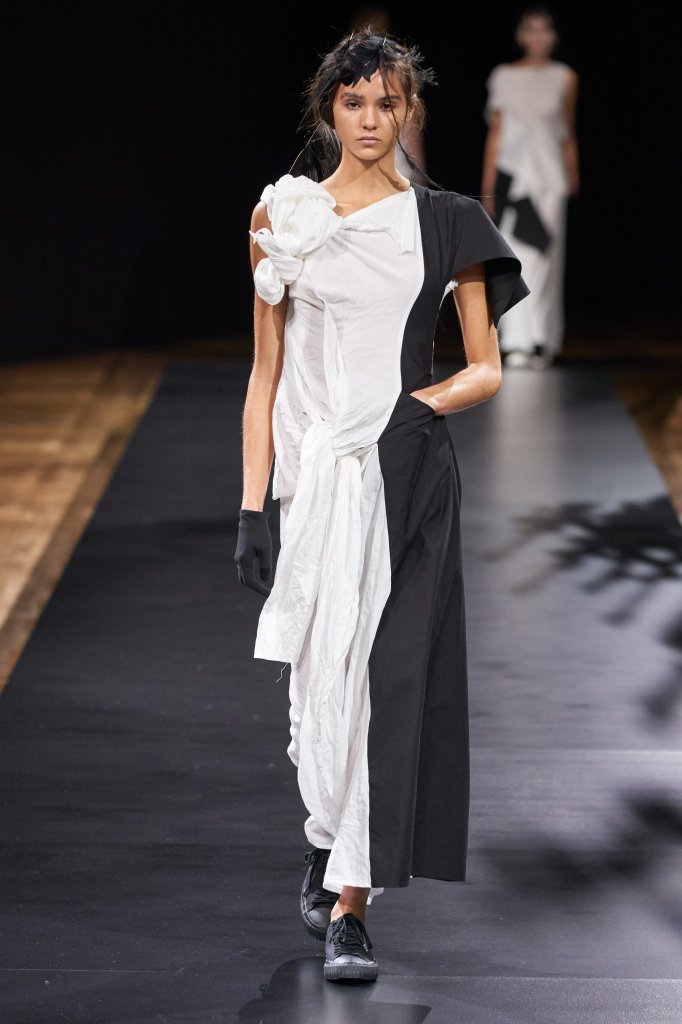 山本耀司 Yohji Yamamoto 2021春夏高级成衣秀 - Paris Spring 2021