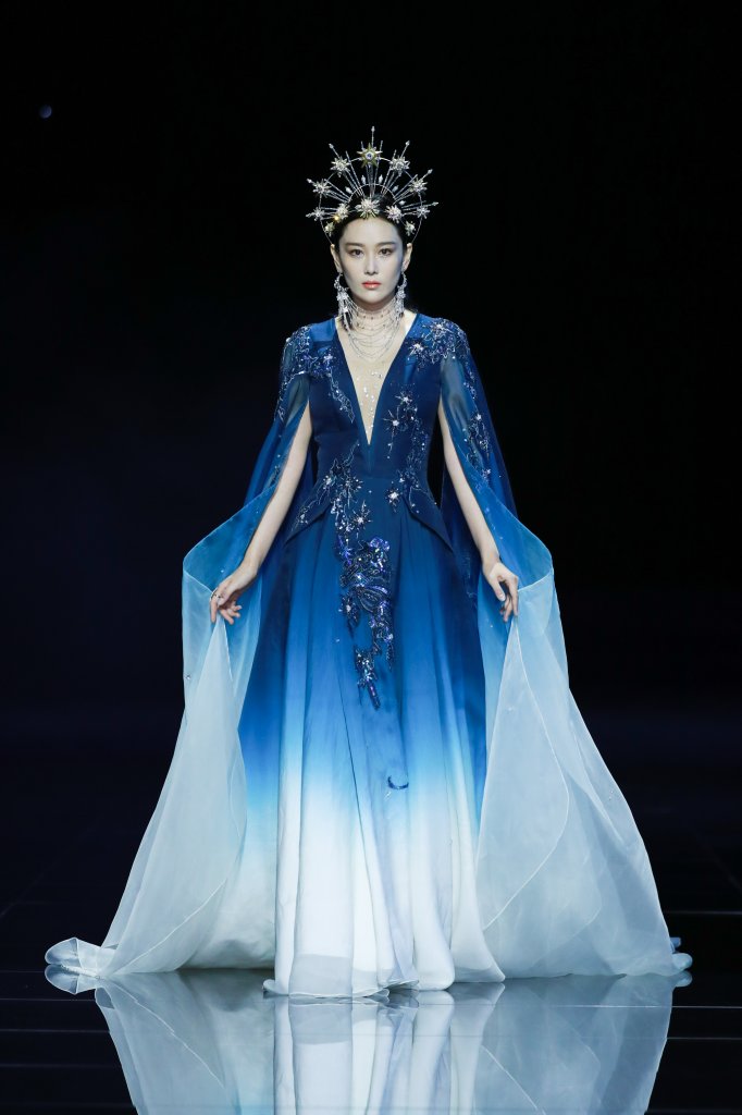Heaven Gaia 盖娅传说 · 熊英 2021春夏高级成衣秀 - Beijing Spring 2021