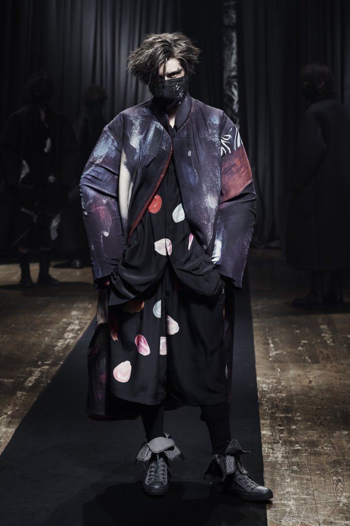 山本耀司 Yohji Yamamoto 2021/22秋冬男装秀 - Paris Fall 2021