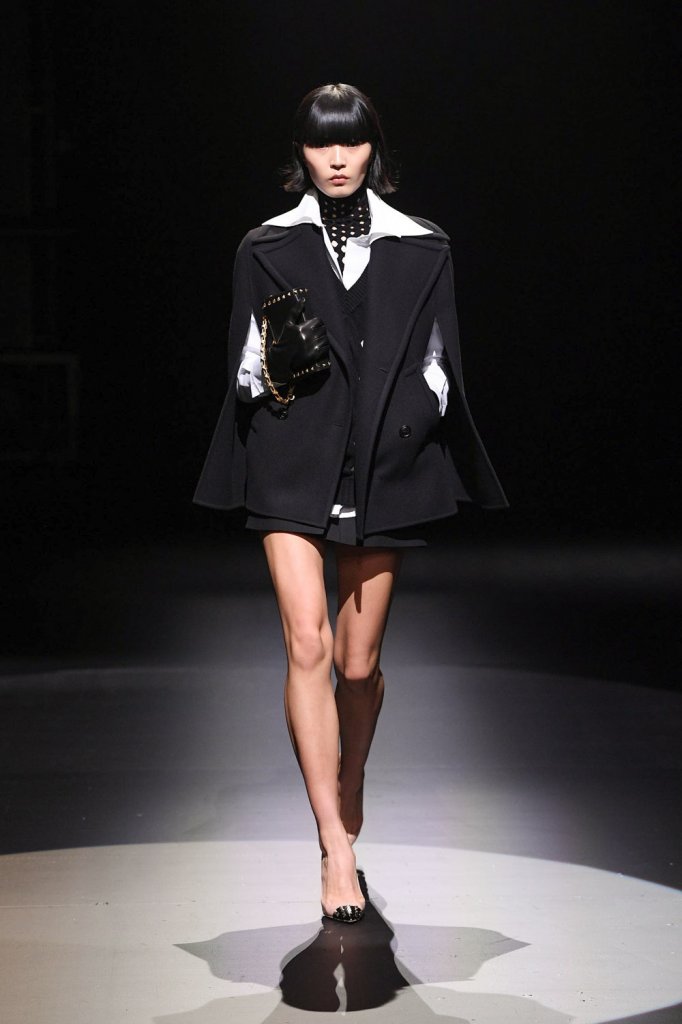 华伦天奴 Valentino 2021/22秋冬高级成衣秀