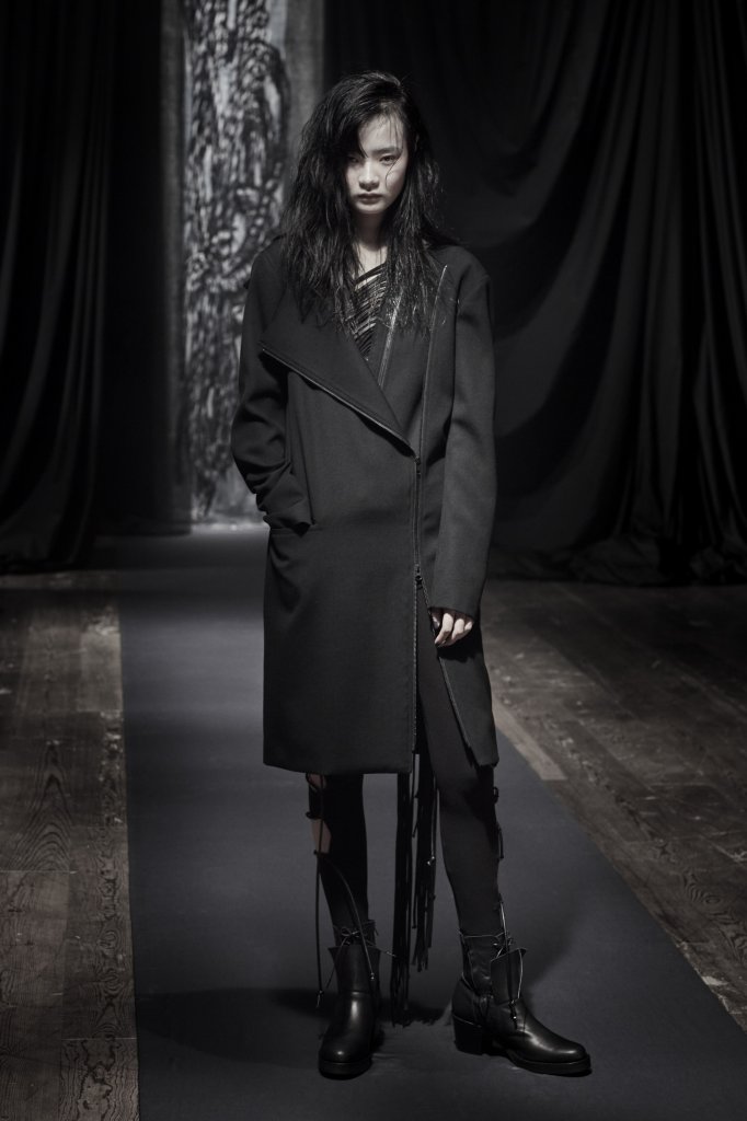 山本耀司 Yohji Yamamoto 2021/22秋冬高级成衣Lookbook