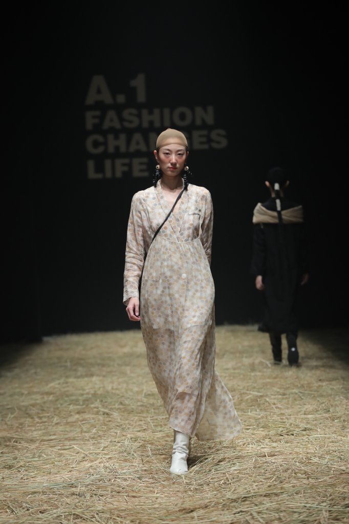 A.1 FASHION CHANGES LIFE · 梁云侠 2021/22秋冬高级成衣秀 - Beijing Fall 2021
