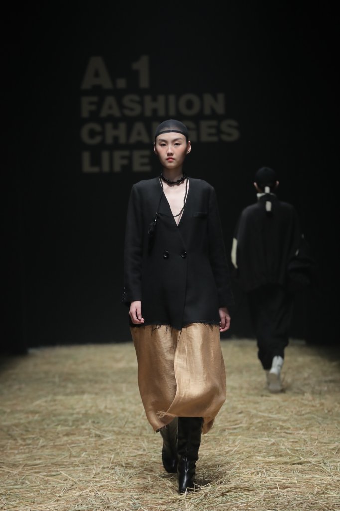 A.1 FASHION CHANGES LIFE · 梁云侠 2021/22秋冬高级成衣秀 - Beijing Fall 2021