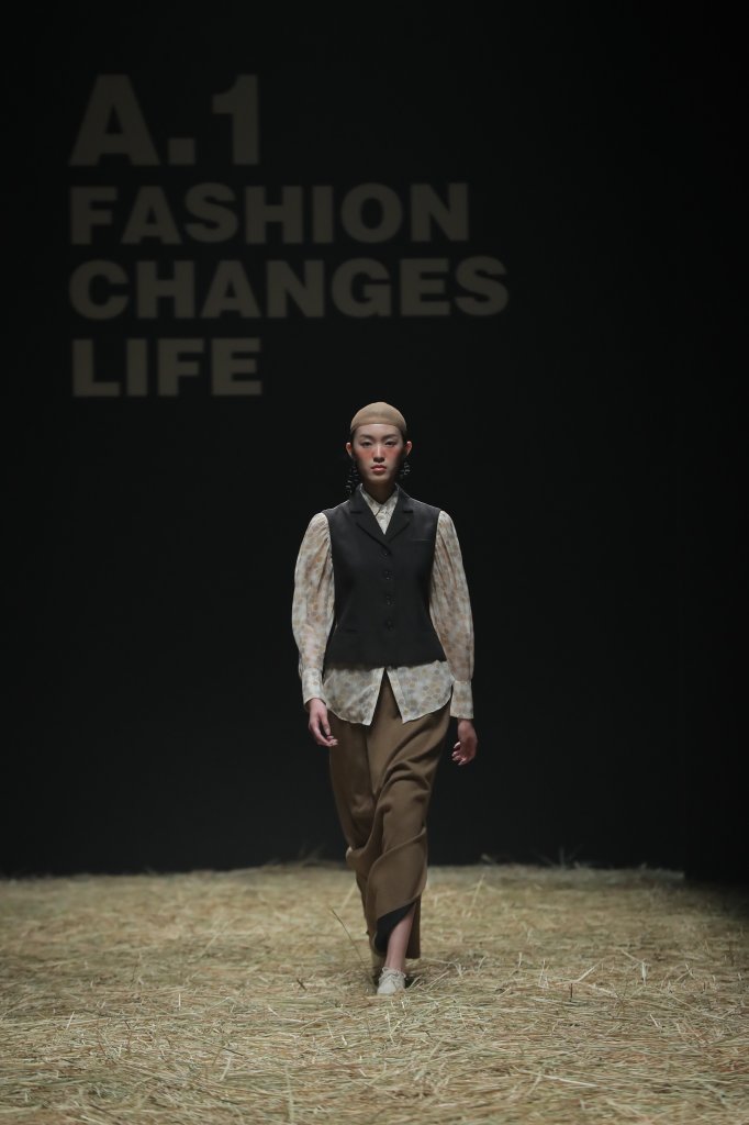 A.1 FASHION CHANGES LIFE · 梁云侠 2021/22秋冬高级成衣秀 - Beijing Fall 2021