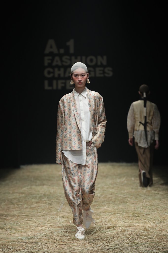 A.1 FASHION CHANGES LIFE · 梁云侠 2021/22秋冬高级成衣秀 - Beijing Fall 2021