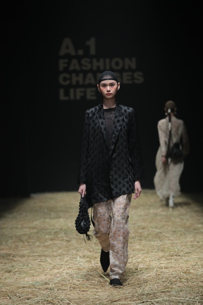 A.1 FASHION CHANGES LIFE · 梁云侠 2021/22秋冬高级成衣秀 - Beijing Fall 2021