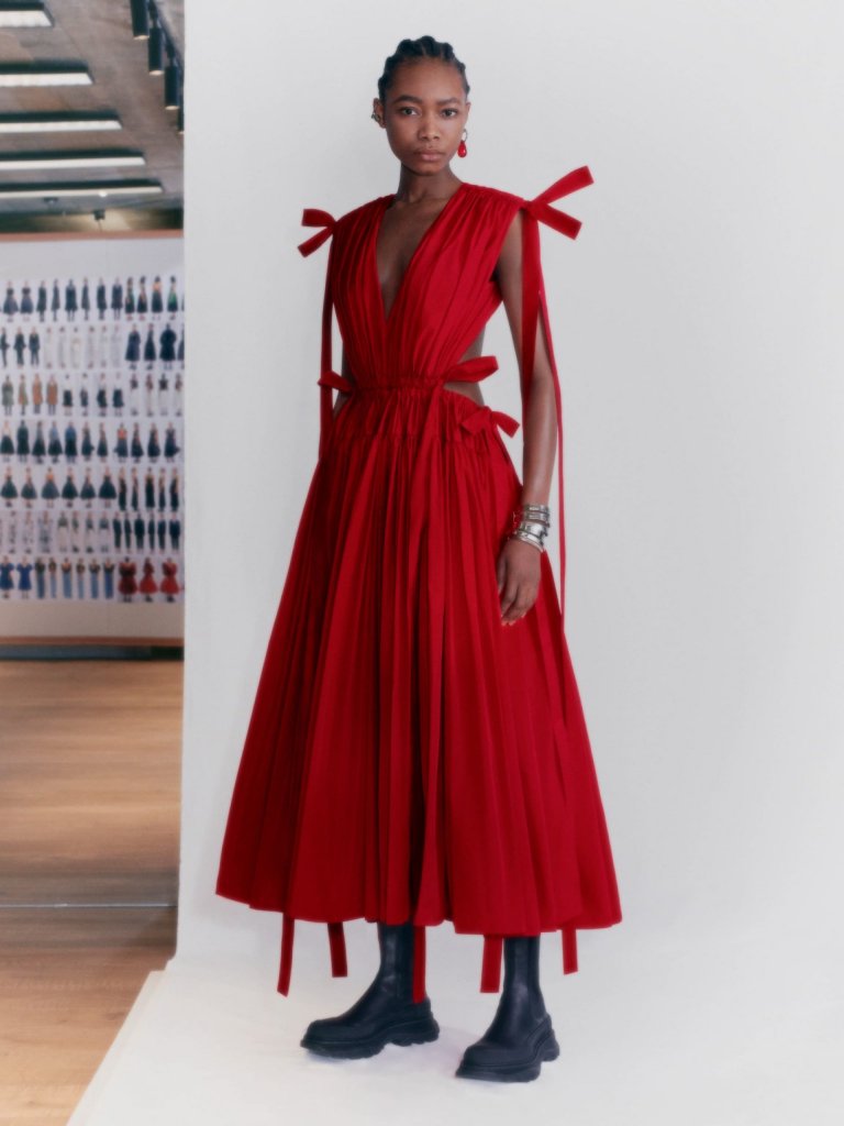 亚历山大·麦昆 Alexander McQueen 2021早秋高级成衣Lookbook(Pre-Fall 2021)