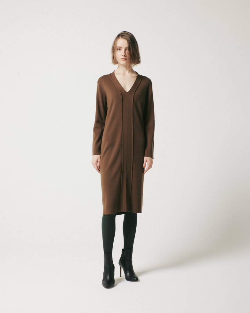 Room no.8 / BLACK 2021/22秋冬女装Lookbook