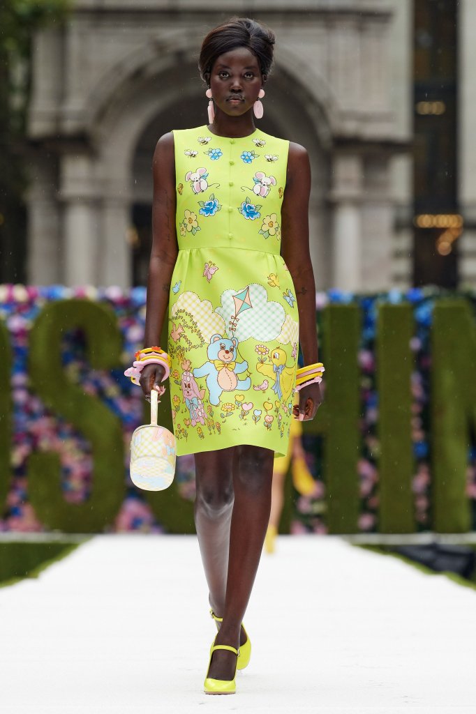 莫斯奇诺 Moschino 2022春夏高级成衣秀 - New York Spring 2022