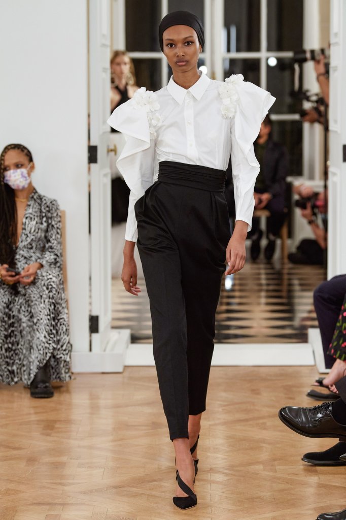 卡罗琳娜·海莱娜 Carolina Herrera 2022春夏高级成衣秀 - New York Spring 2022