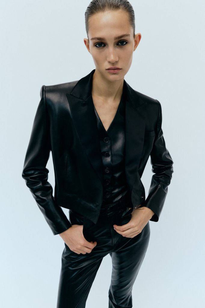 Izeta 2021/22秋冬高级成衣Lookbook
