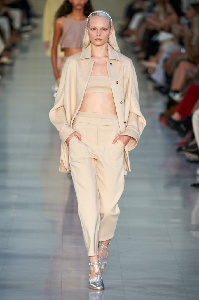 麦丝玛拉 Max Mara 2022春夏高级成衣秀 - Milan Spring 2022