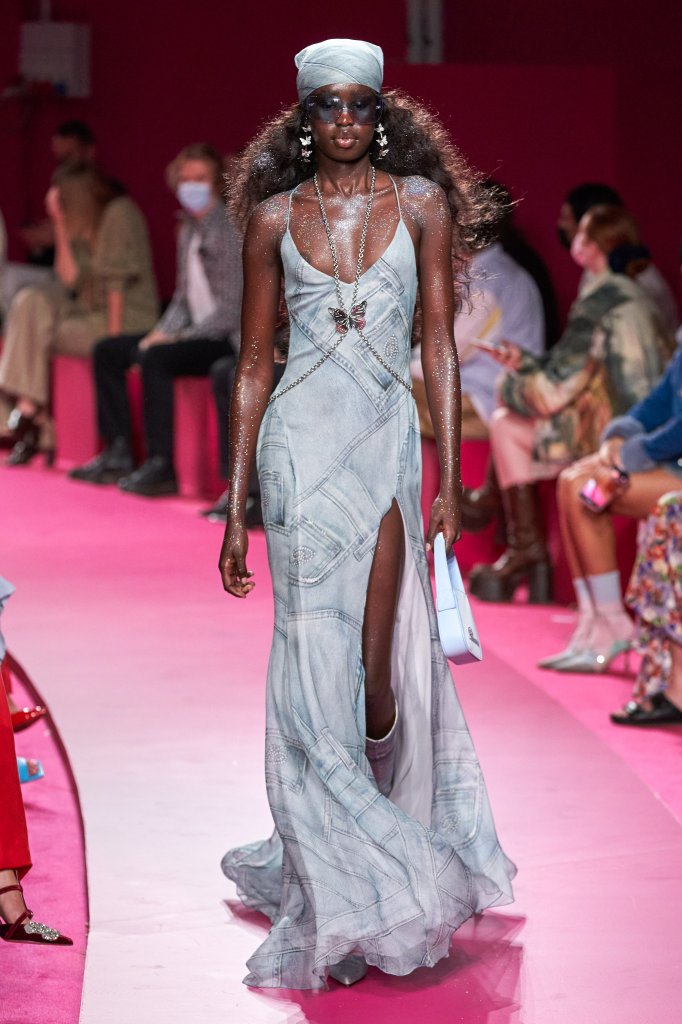 蓝色情人 Blumarine 2022春夏高级成衣秀 - Milan Spring 2022