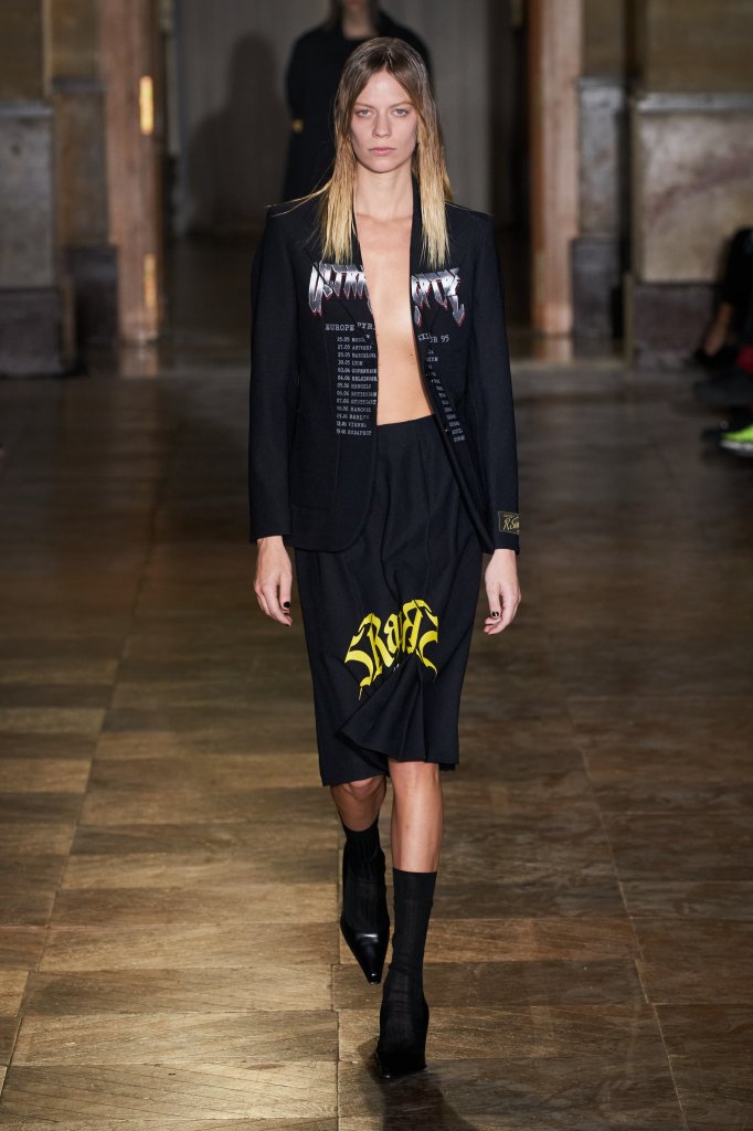 拉夫·西蒙 Raf Simons 2022春夏高级成衣秀 - Paris Spring 2022	