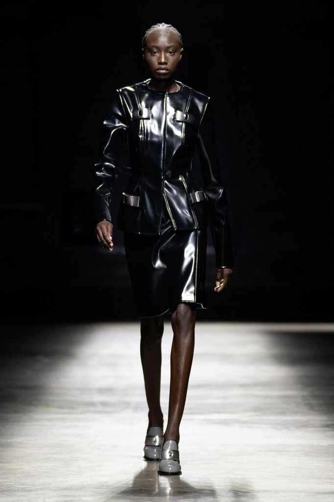 克里斯托弗·凯恩 Christopher Kane 2022春夏高级成衣秀 - Paris Spring 2022