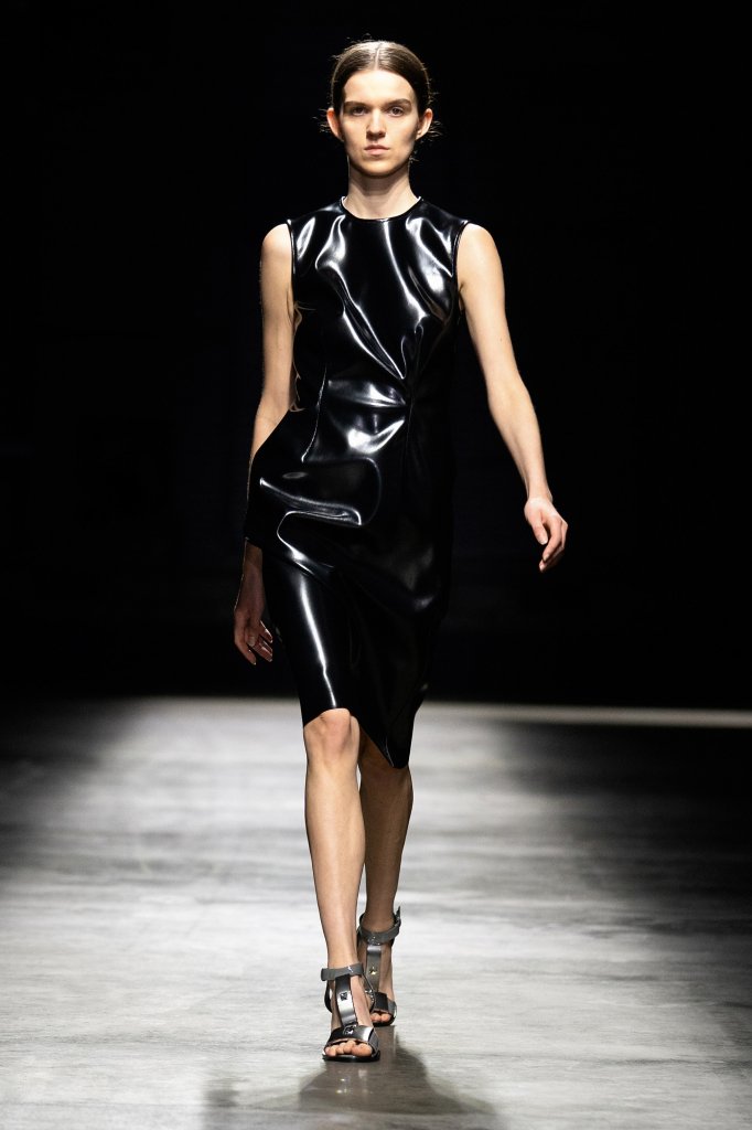 克里斯托弗·凯恩 Christopher Kane 2022春夏高级成衣秀 - Paris Spring 2022