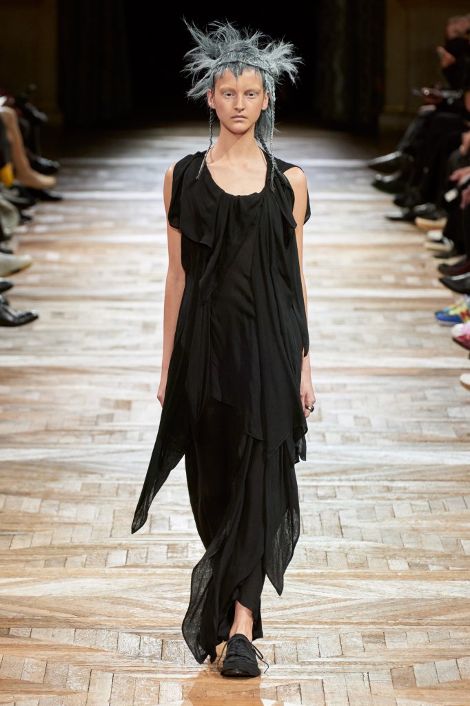 山本耀司 Yohji Yamamoto 2022春夏高级成衣秀 - Paris Spring 2022