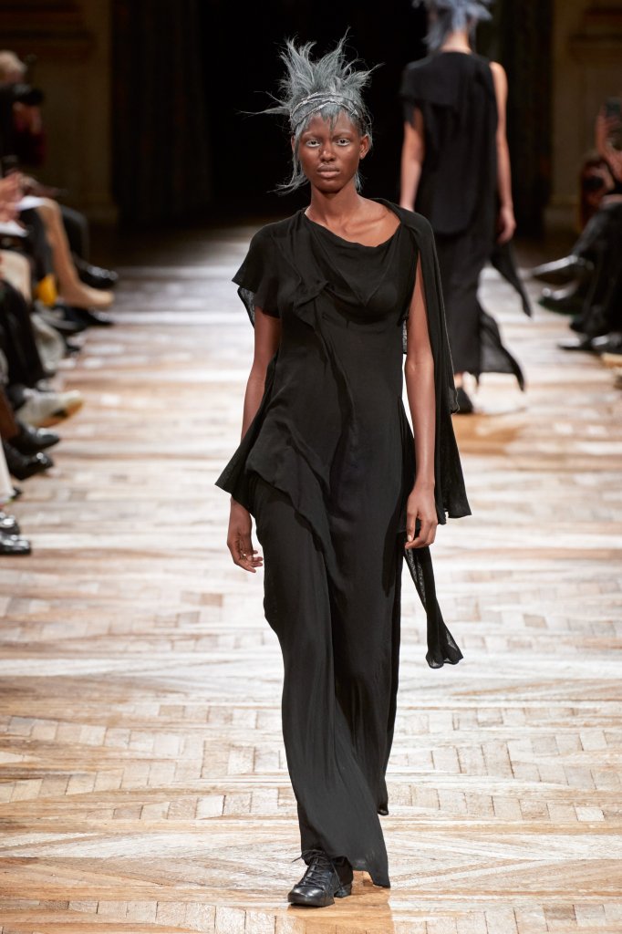 山本耀司 Yohji Yamamoto 2022春夏高级成衣秀 - Paris Spring 2022