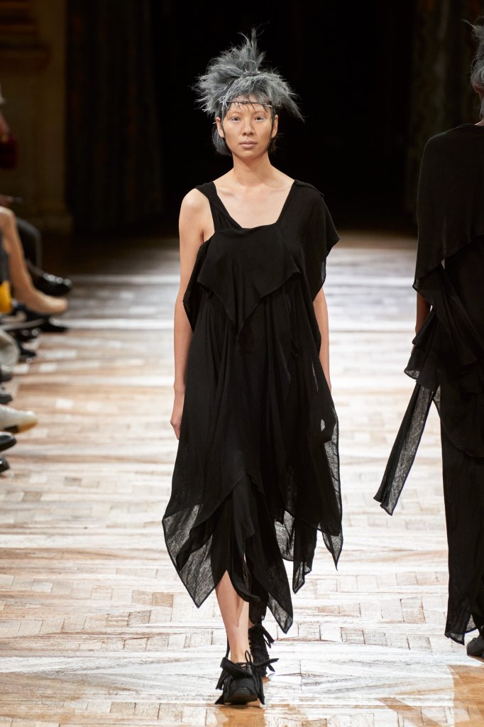 山本耀司 Yohji Yamamoto 2022春夏高级成衣秀 - Paris Spring 2022