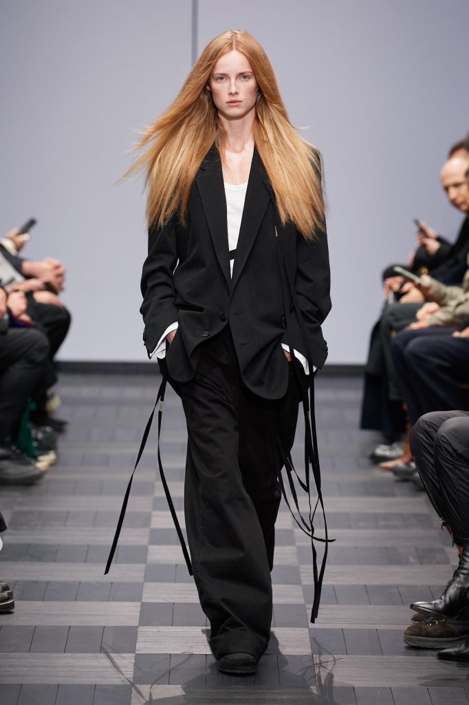 安·迪穆拉米斯特 Ann Demeulemeester 2022春夏高级成衣秀 - Paris Spring 2022